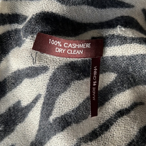 Yarnz Zebra 100% Cashmere Scarf  Wrap animal print - Picture 2 of 9